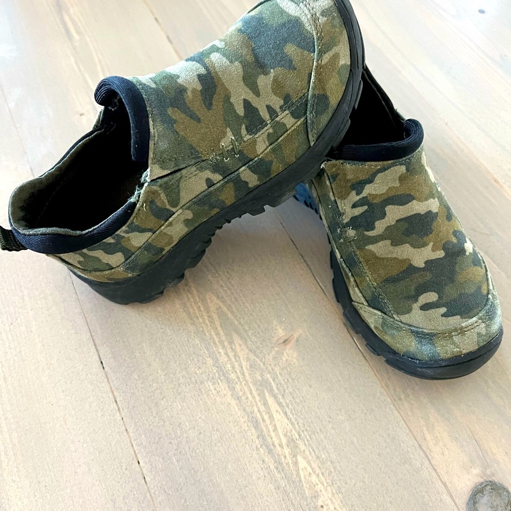 Boys size 10 shoe